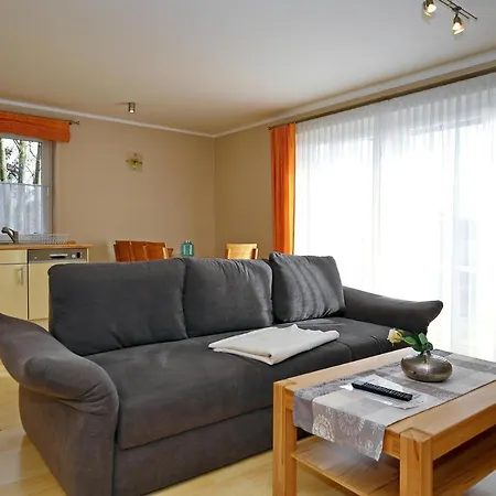 Waldstrasse 9 02 * Kuehlungsborn